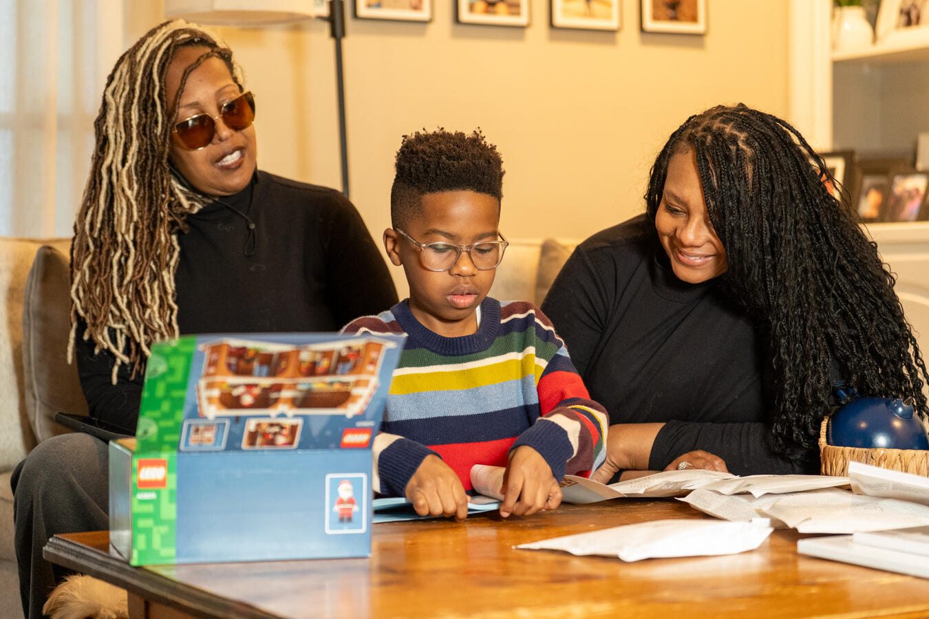 Nikk and Nett watching Dan-Dan's build Nikk and Nett watching Dan-Dan's build
